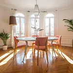 Veeve - Pastel Pinks In Paris