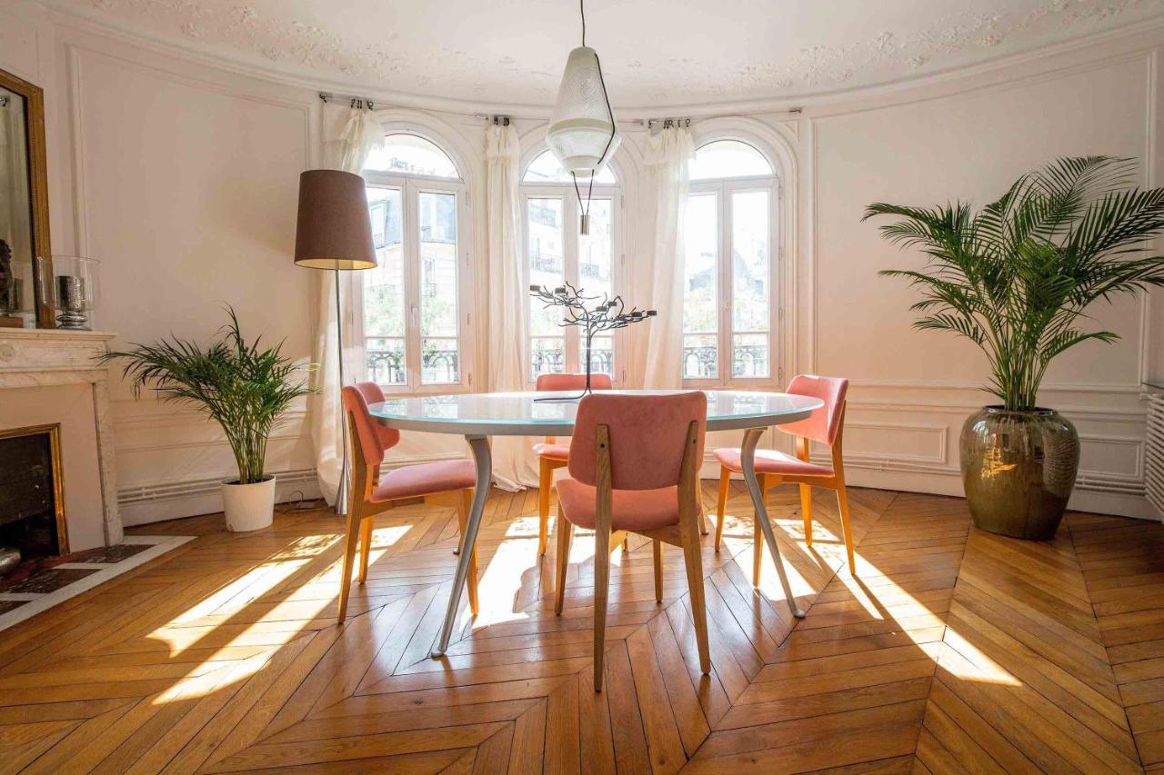 Veeve - Pastel Pinks In Apartment